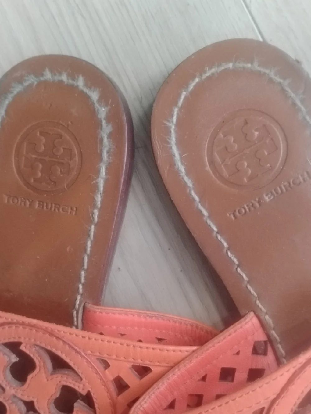 Tory Burch Orange Leather Cutout Thong Sandals 6.5 - Picture 8 of 8